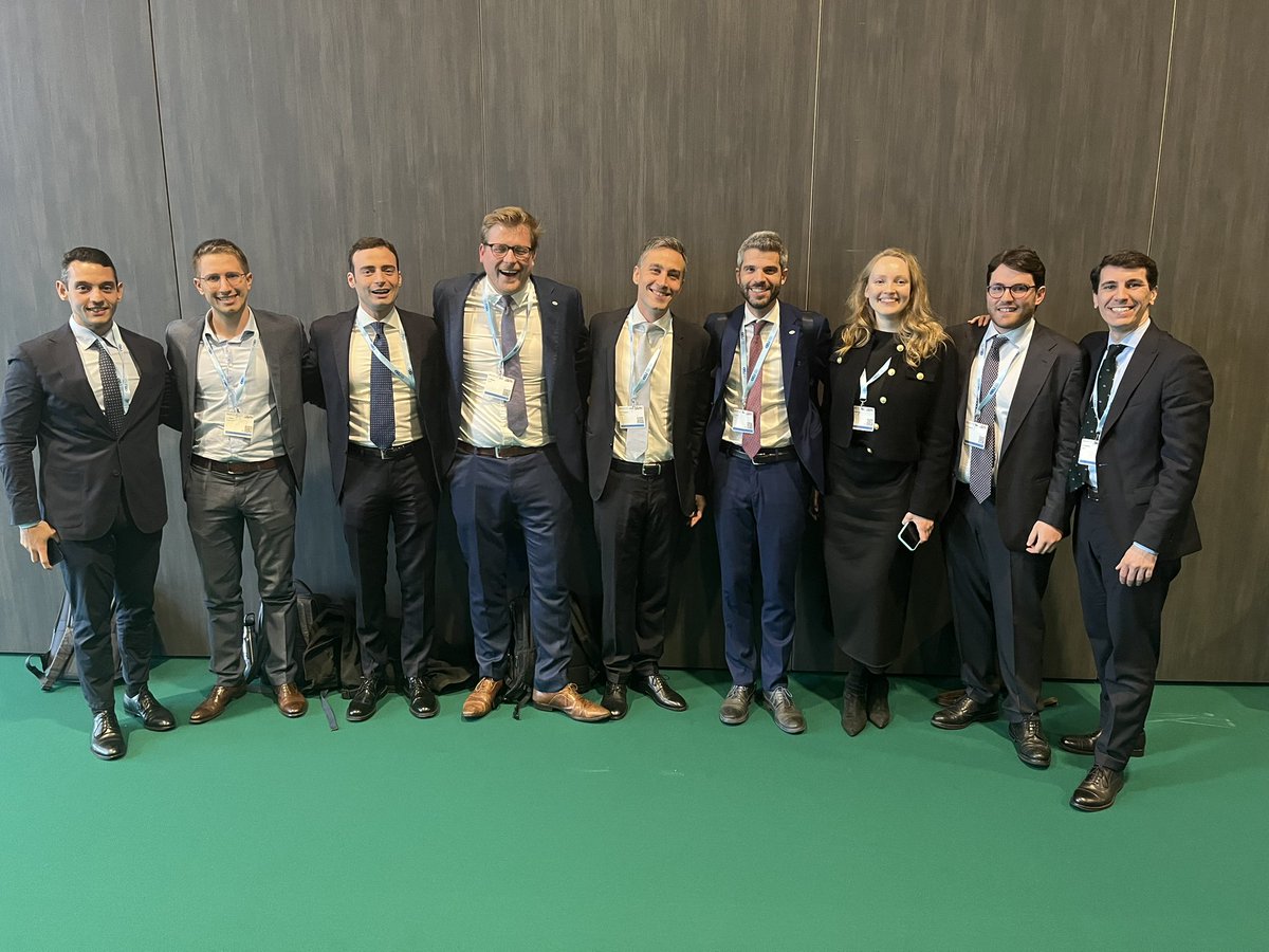 Our team #EAU24 👏👏👏 @DavDandrea for Winning the @Uroweb Hans Marberger🏆 with a multicentric RCT on #ERBT vs standard #TURBT @eau_yuo @JGomezRivas @UroMoschini @f_delgiudice @E_Laukhtina @BenjaminPradere @frasor86 @gautiermarcq @Luca_Afferi @josedsh @RobertoContieri