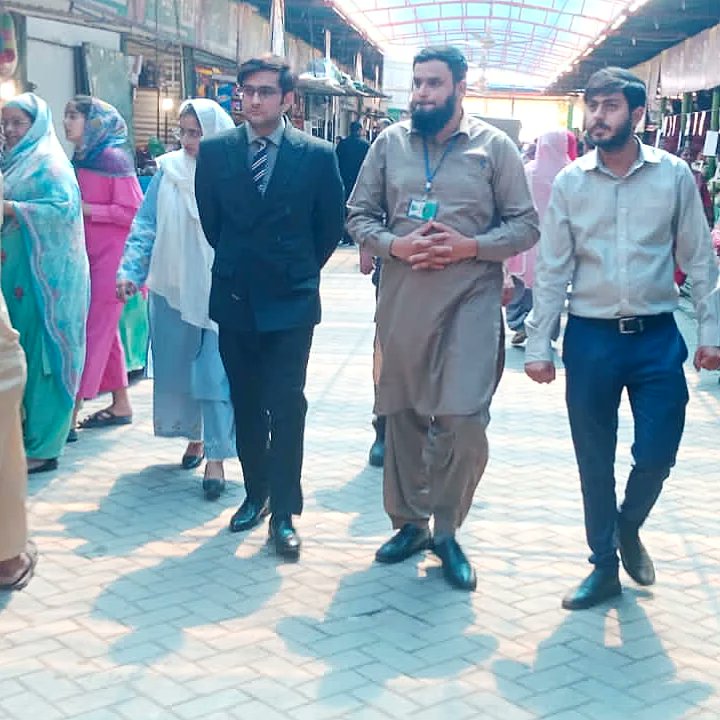hmunir393's tweet photo. Visited Ramadan Model Bazar to ensure quality and  availability of commodities at DC rate list.

#RamadanModelBazar
#Civilservice
#Lahore https://t.co/zsfEzabHx7