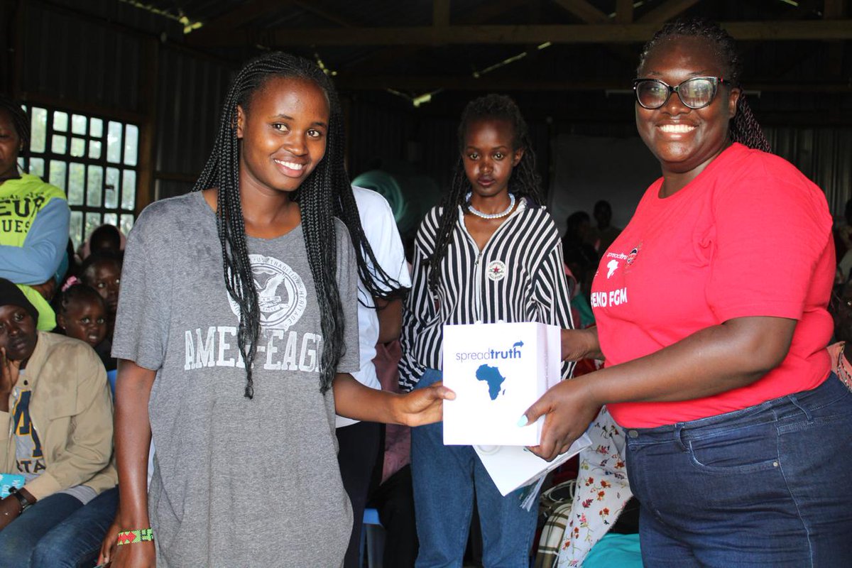 In an effort to support and ensure the girls' #menstrualhygiene this holiday period, they all received sanitary towels at the end of the session. 
We appreciate the continued collaboration with @IllaramatakC towards empowering girls & the community at large.
3/3