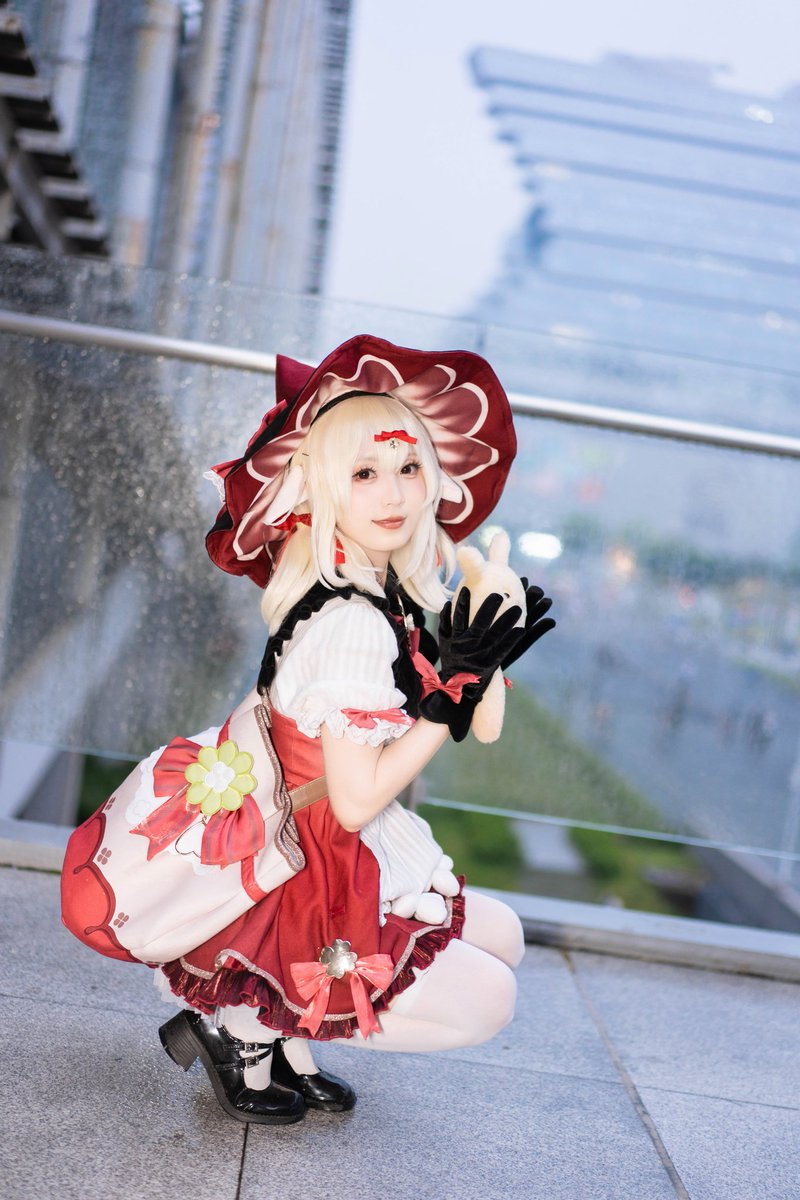 wenfeifei0313's tweet image. 思凉出可莉琪花星烛真可爱
第一次拍到思凉
是听过看过很多次的名字
但我开始没认出
交流两句觉得很人Nice
天色已经很暗了

出镜：思涼poi 
摄影：ff_文飞飞
#cpsp2024 #广州cpsp