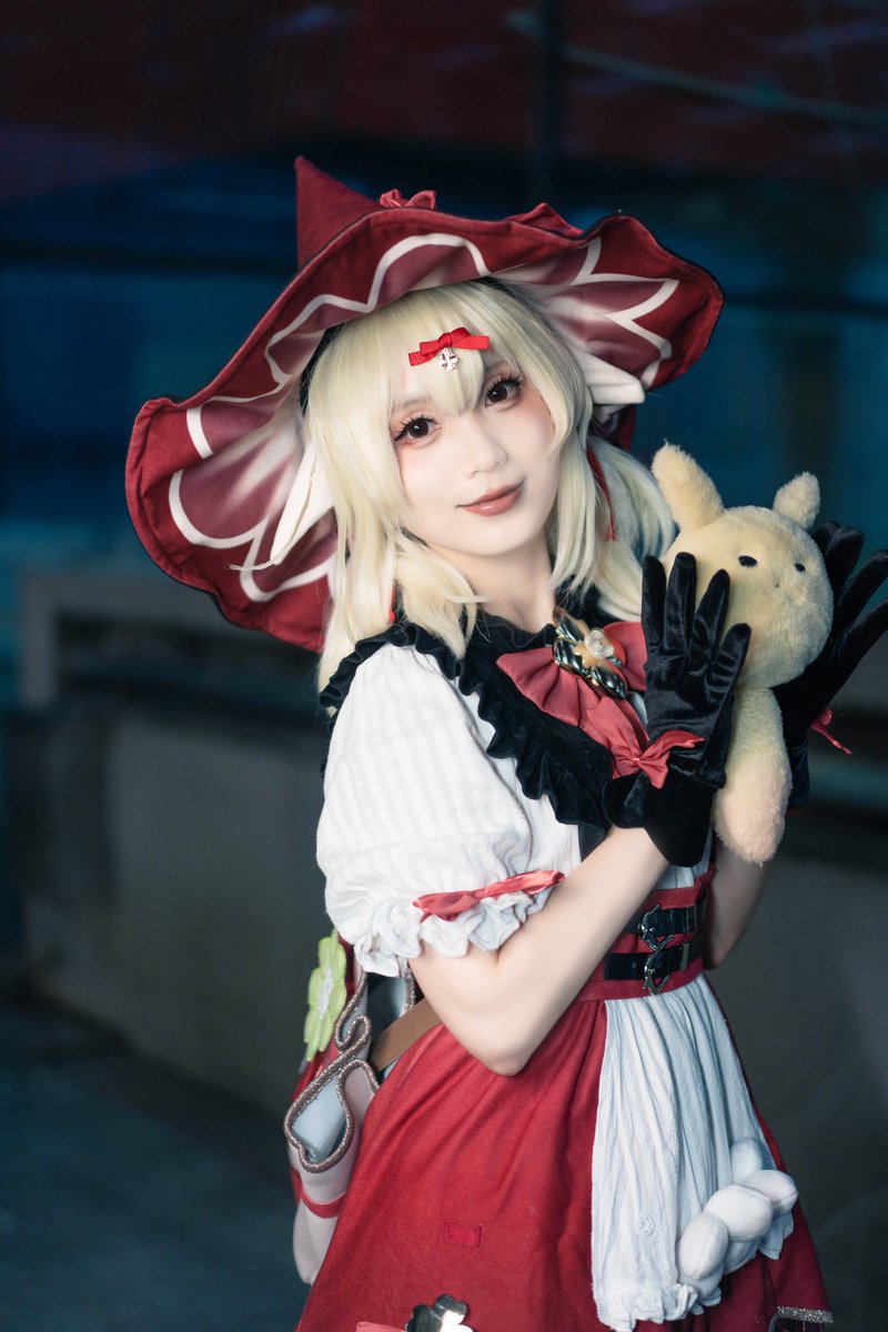 wenfeifei0313's tweet image. 思凉出可莉琪花星烛真可爱
第一次拍到思凉
是听过看过很多次的名字
但我开始没认出
交流两句觉得很人Nice
天色已经很暗了

出镜：思涼poi 
摄影：ff_文飞飞
#cpsp2024 #广州cpsp