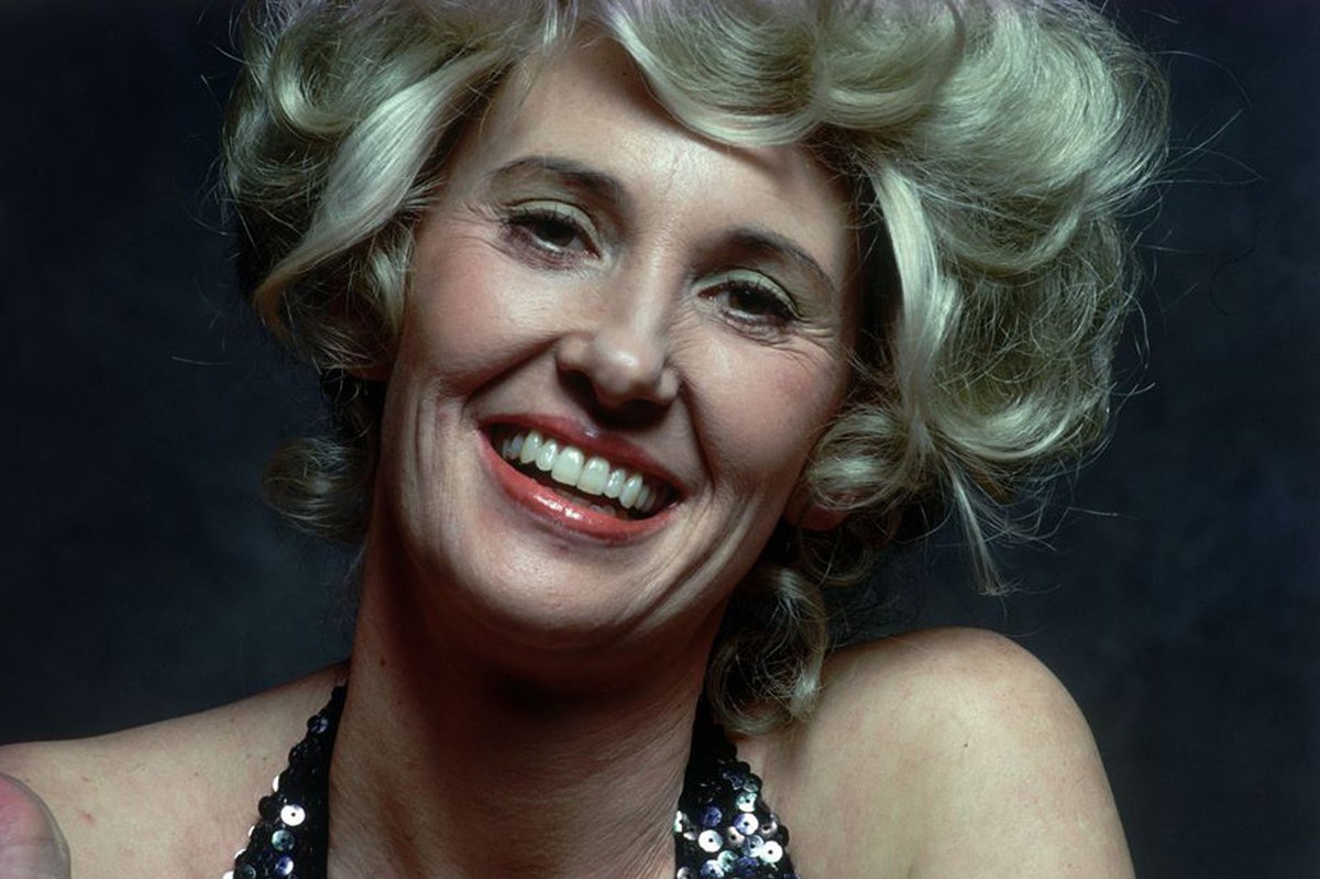 Remembering Tammy Wynette. Passed away this day in 1998. In 1968, her signature songs D-I-V-O-R-C-E and Stand By Your Man ( a UK No.1 in 1975) brought her wider fame by crossing over into the pop charts. A Country Music legend #TammyWynette 🇺🇸 🥀