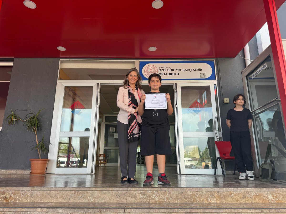 Dörtyol TAZOF Akıl ve Zeka Oyunları Turnuvasında ilkokul kademesi Q-Bitz yarışmasında 2.olan öğrencimiz İlyas Asır KARACA tebrik eder, başarılarının devamını dileriz.