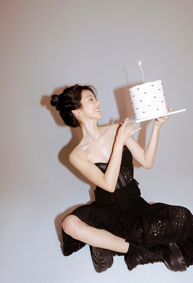 yeajiprofile's tweet photo. omg she updated with a birthday photoshoot 😭 https://t.co/Zeq63eibfi