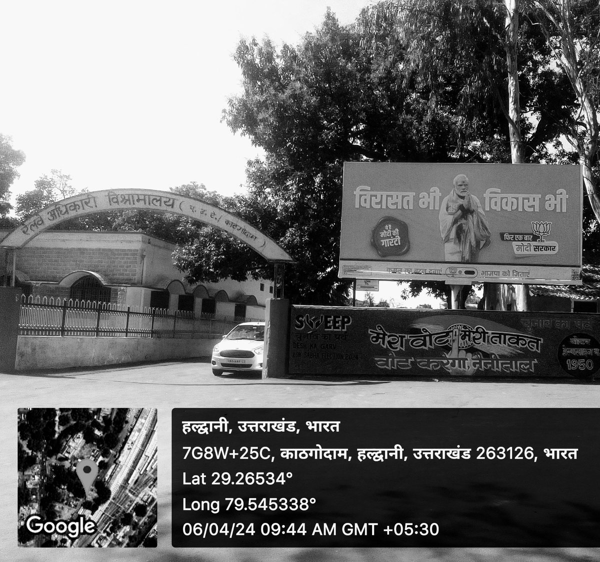 amethi18's tweet photo. @INCIndia @UttarakhandCEO @ECISVEEP @AmarUjalaNews 
चुनाव आयोग के दिशा निर्देशों का नहीं हो रहा पालन, #काठगोदाम रेलवे स्टेशन के बाहर लगी हुई होर्डिंग्स जिला निर्वाचन अधिकारियों को दिखाई ही नहीं दे रही है, 
जिम्मेदार अधिकारी राजनैतिक दल के प्रतिनिधि की भूमिका निभा रहे हैं https://t.co/FVYchY1nWZ