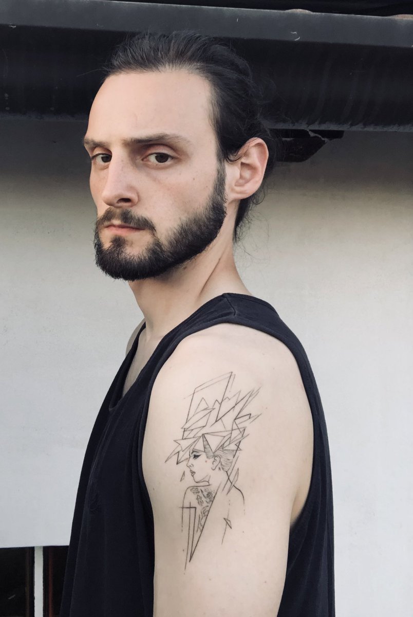 Panchecco's tweet image. I realized I never posted it, here’s my Gaga tattoo that I sketched myself⚡️

Made by the amazing @key__zed on Instagram. His line work is phenomenal