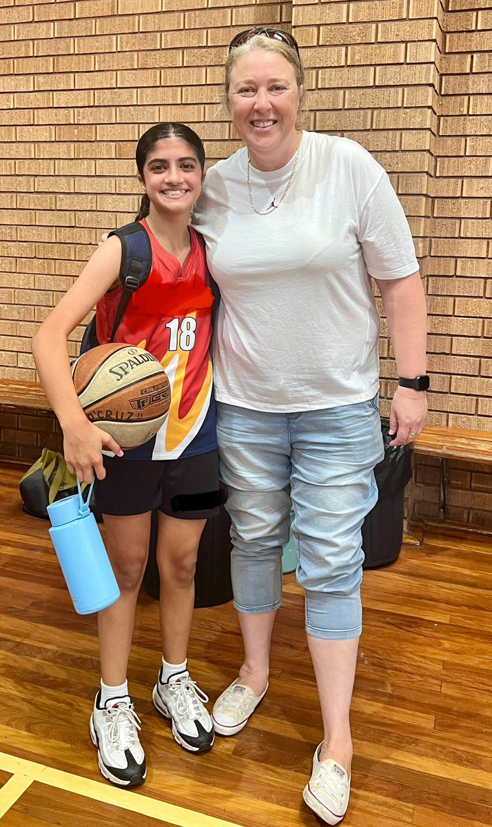 Ever wondered how many principals would carve out time on their Saturday to watch and cheer on their staff member’s daughter at the basketball semi-finals? Grateful for Karen Mulder’s unwavering support! 🏀@KMulder19 #LoveWhereYouLearn