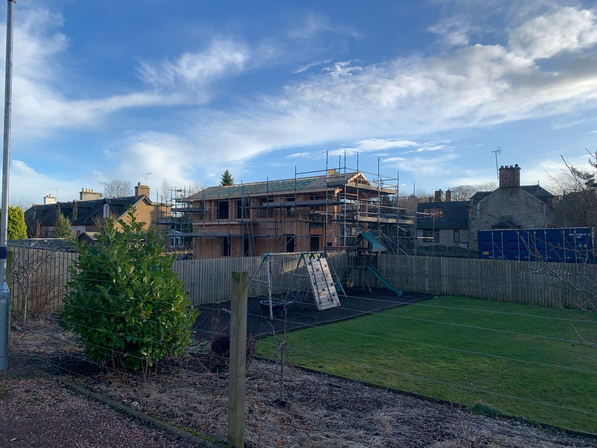 MAKARhomes's tweet photo. Proud of all the skill and knowledge that went into developing this complicated brownfield site next to Tain train station. The @MAKAR team, consultants, and subcontractors delivered another fabulous home. Keep an eye out next time you are passing on the train! #healthyhomes https://t.co/t1jzwTtS49