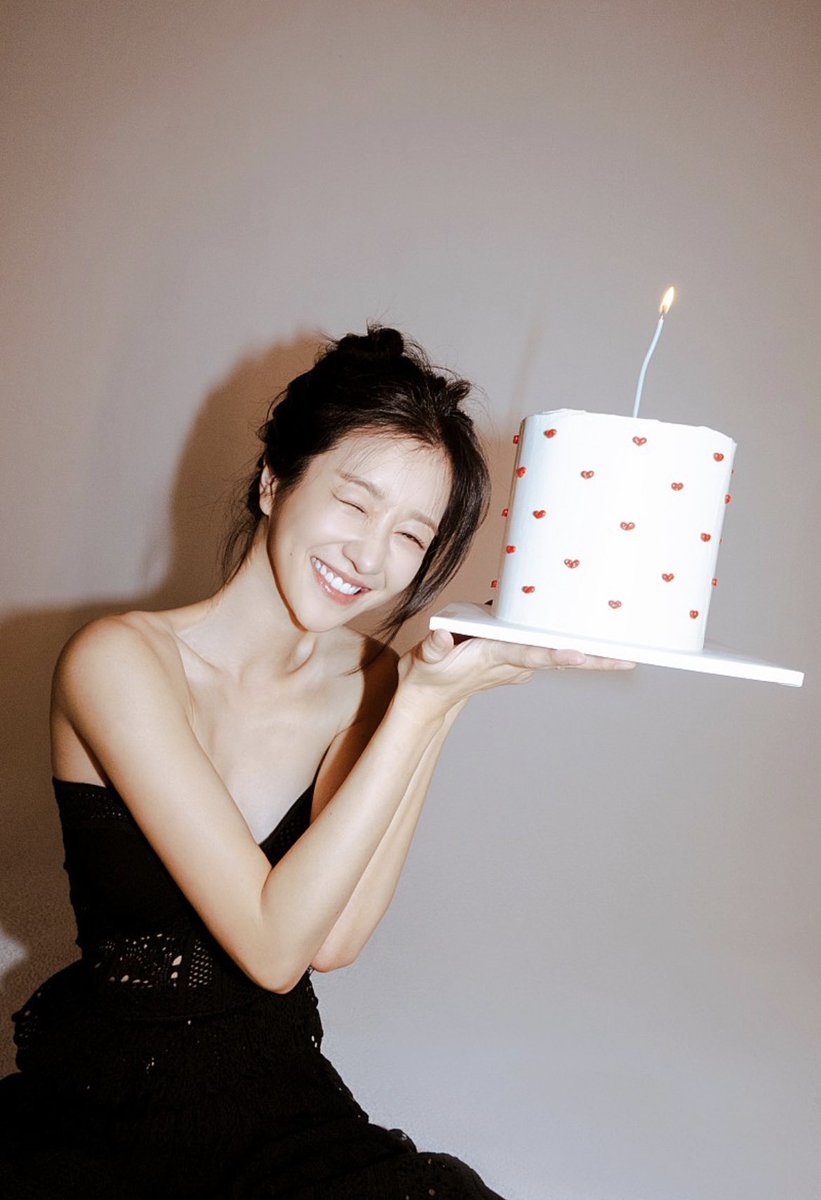 iamthinapies's tweet photo. I knew it.. you will update in the fan cafe.. thank you coz we all miss you.. Happy Birthday but you are the one who gave us a gift today #SeoYeaJi https://t.co/qGmmVO9b3c