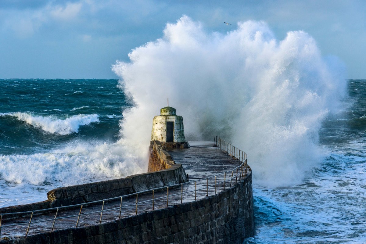 Large crashing waves are expected to hit the west coast of the UK today with the arrival of Storm Kathleen. Please stay well away from the water. Your life isn't worth risking for a selfie. If you see someone in trouble, call 999 and ask for the Coastguard. #StormKathleen