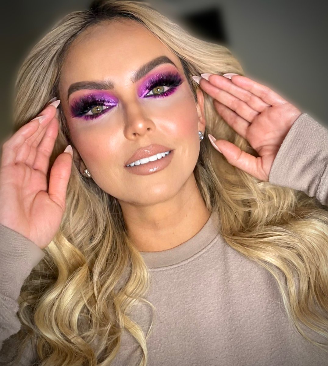 lilianafebas's tweet photo. Karlita #makeupbyme #pinckypromise https://t.co/AryFCs5Jk7