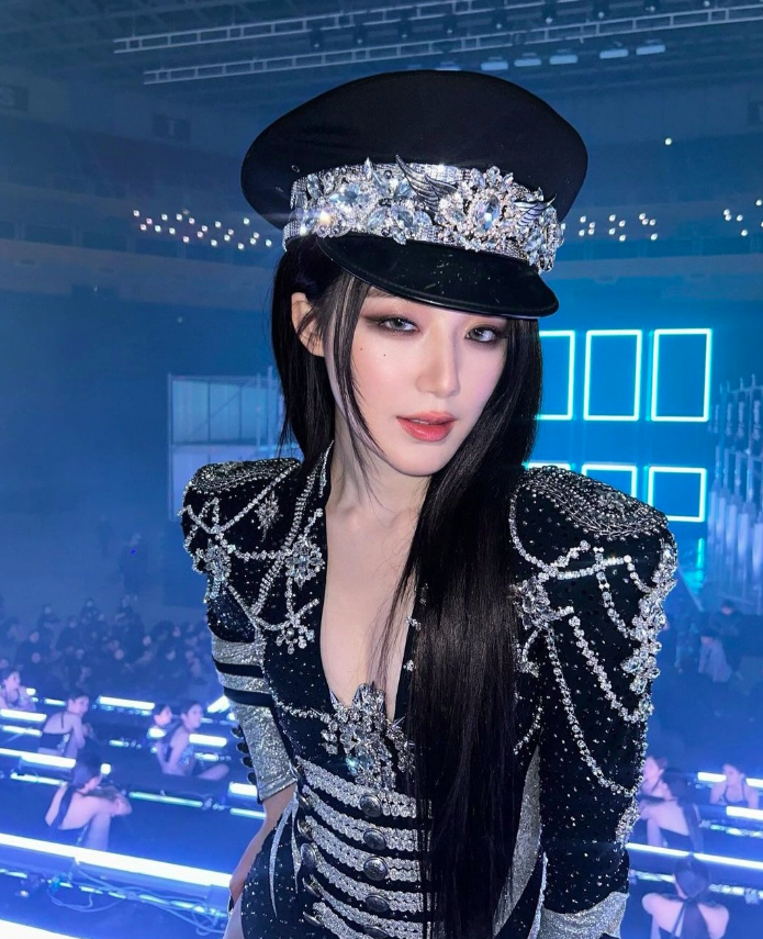 AboutMusicYT's tweet photo. (G)I-DLE's Shuhua in new photos. https://t.co/Brjq284CQJ