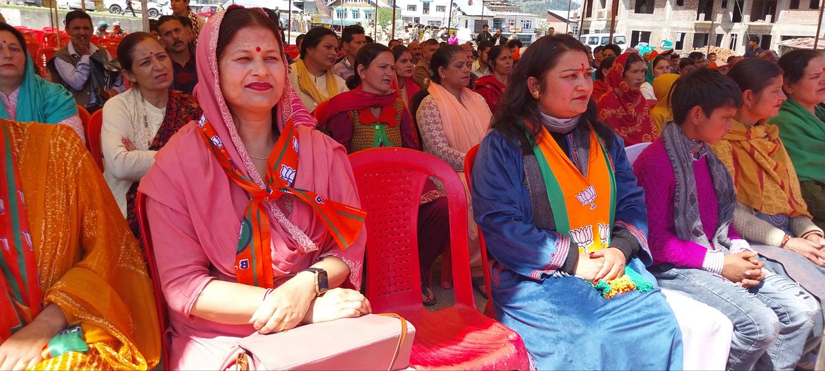 DograSanjita's tweet image. जिला डोडा के भदरवा विधानसभा में ! रैली को संबोधित करते हुए !
@blsanthosh
@VanathiBJP #phir1barmodisarkar
#DrJitendraSingh