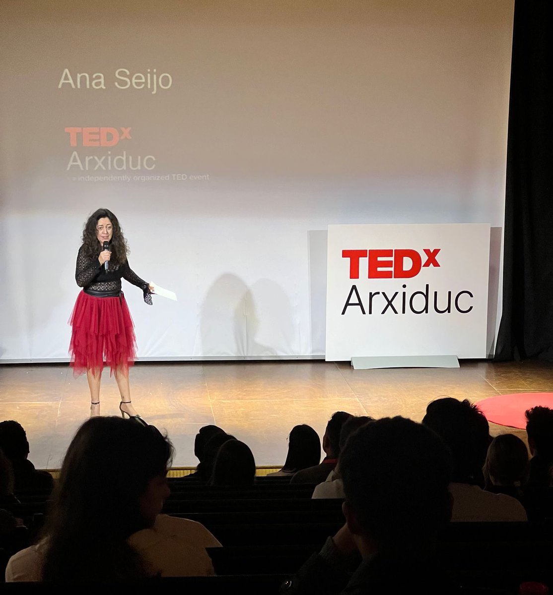 Este es un espacio donde todos tienen su lugar, donde todos se sienten acogidos y en el que os invitamos a participar.

Ana Seijo

#TEDxArxiduc24 #TEDxArxiduc #TED
#charlasTED #tedtalks #tedtalk #tedPalma #tedMallorca
#Mallorca #tedxwomen #tedx #businesscoach #tedxtalks