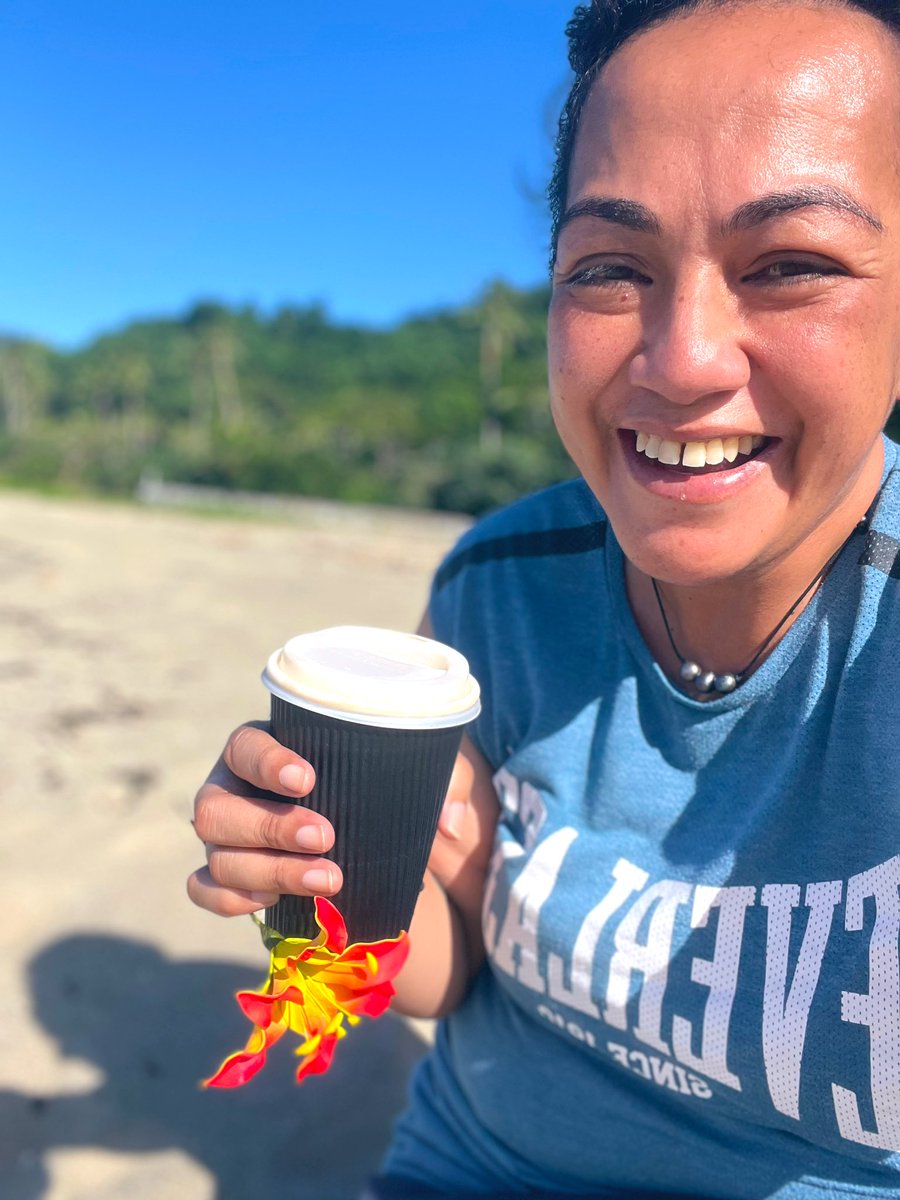 got to enjoy a bit of sun, sand & sea on my drive back to Nadi earlier today …. oh & coffee #beachday 🫰
