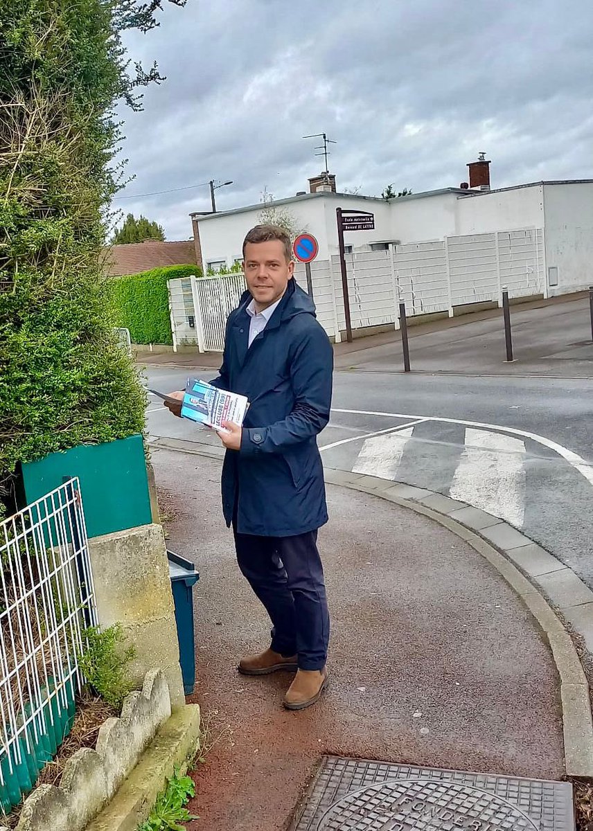 thib_francois's tweet photo. 🔵⚪️🔴 Boitage matinal pour le jour J ! 

Nous vous attendons nombreux à #Lecluse pour notre meeting sur les #Européennes2024 avec @J_Bardella #vivementle9juin https://t.co/dQr2Lz4huU