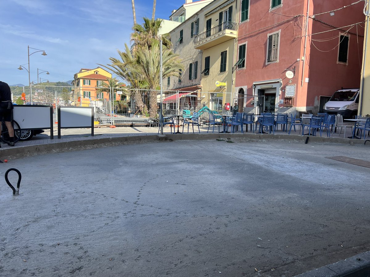 MattiaParuzza's tweet photo. Complimenti al comune di Santo Stefano al mare per aver sostituito degli alberi con una bella colata di cemento 
👏🏻👏🏻👏🏻 GENIALI #santostefanoalmare https://t.co/ghxgbCxCzX