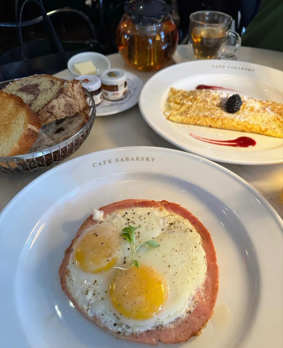 Visit us this weekend! It’s an egg-cellent choice. MUSEUM & SHOPS Thursday–Monday, 11 a.m. to 6 p.m. DINING Thursday–Sunday, 9 a.m. to 9 p.m. Monday, 9 a.m. to 6 p.m. ________ Photo: ako_ny2022 #NeueGalerie #NeueGalerieNY #CafeSabarsky