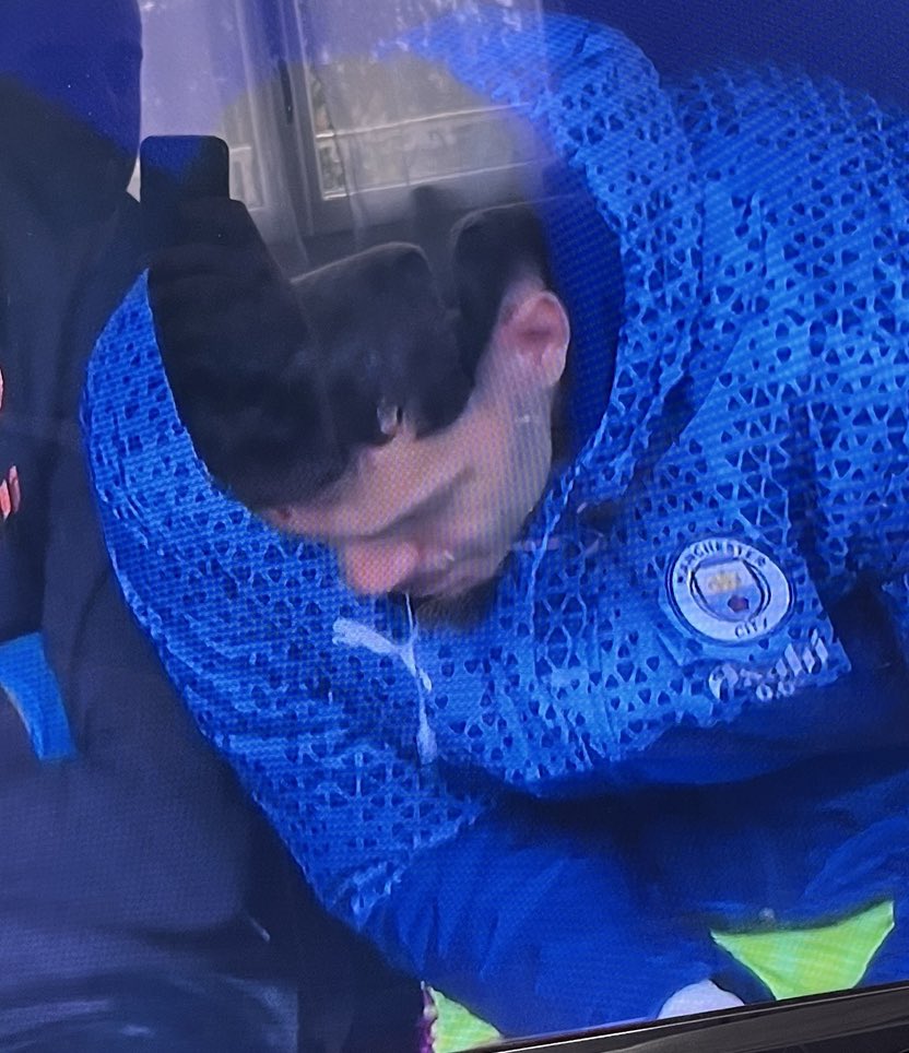 VictorienSaale's tweet photo. Sympa les plans du cameraman sur Ederson  #CRYMCI https://t.co/E37dklDp86