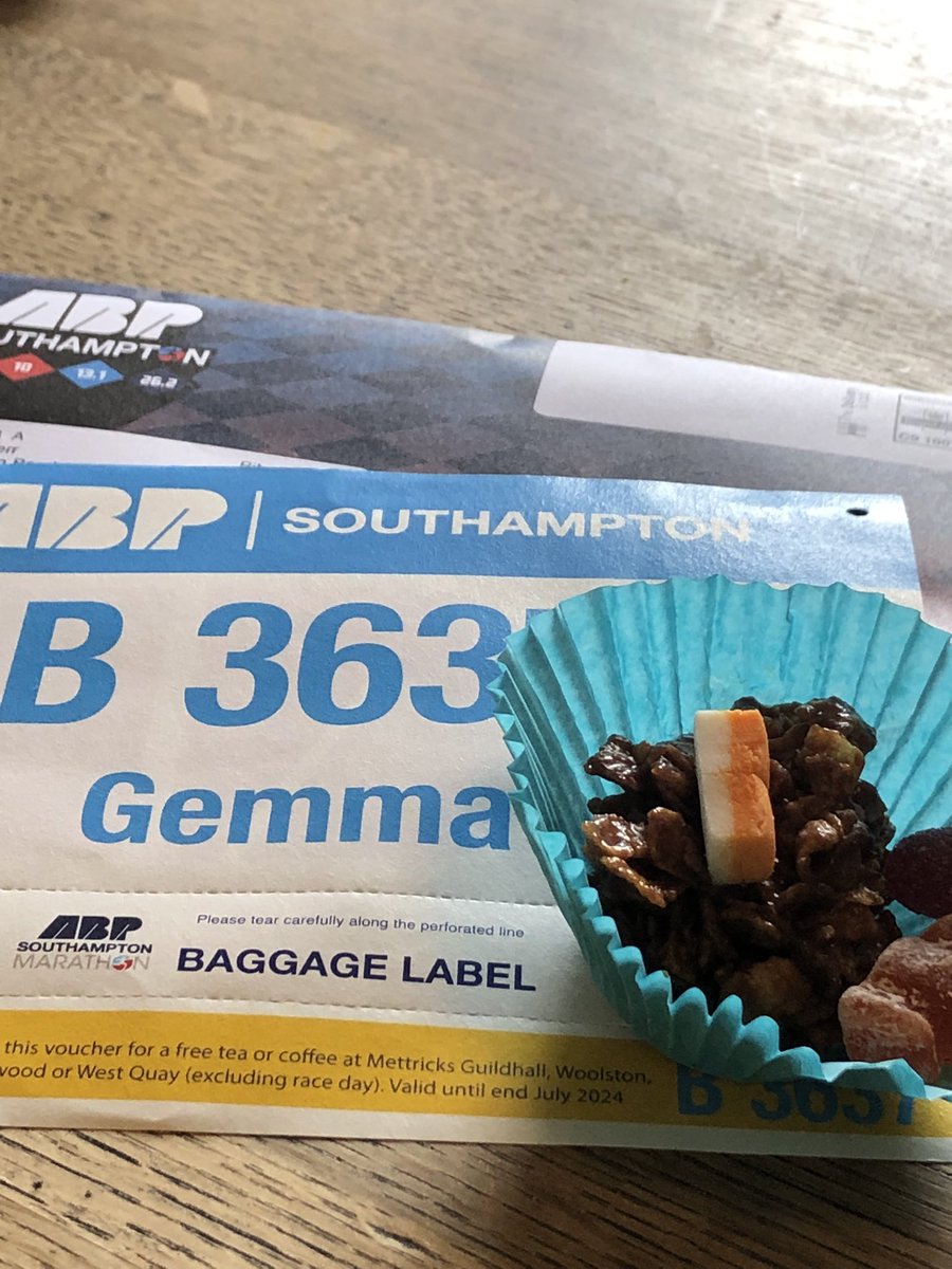 Carb / crispie cake loading ahead of tomorrow morning.. 

theicklepickles.enthuse.com/pf/gemmakerr

#halfmarathon #neonatal #fundraising #RUNABP