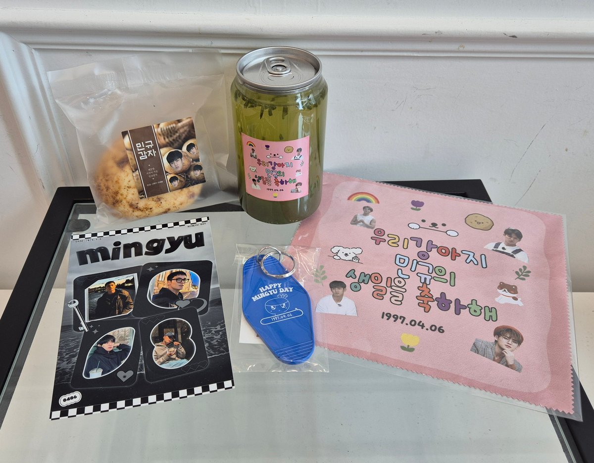 이렇게 따뜻하고 벚꽃이 만개하는 계절이 올때쯤... 우리 세븐틴의 왕큰강아지🐶
밍구의 생일이 와여~🥰
특전(봉봉이 호텔키링, 안경닦이)과
너무 맛있는 감자빵🥔 덕분에
정말 행복한 하루를 보내고 갑니다~🌸
#민규생카 #세븐틴생카 #인천생카
#4월은_민규가_있어서_행복하나봄