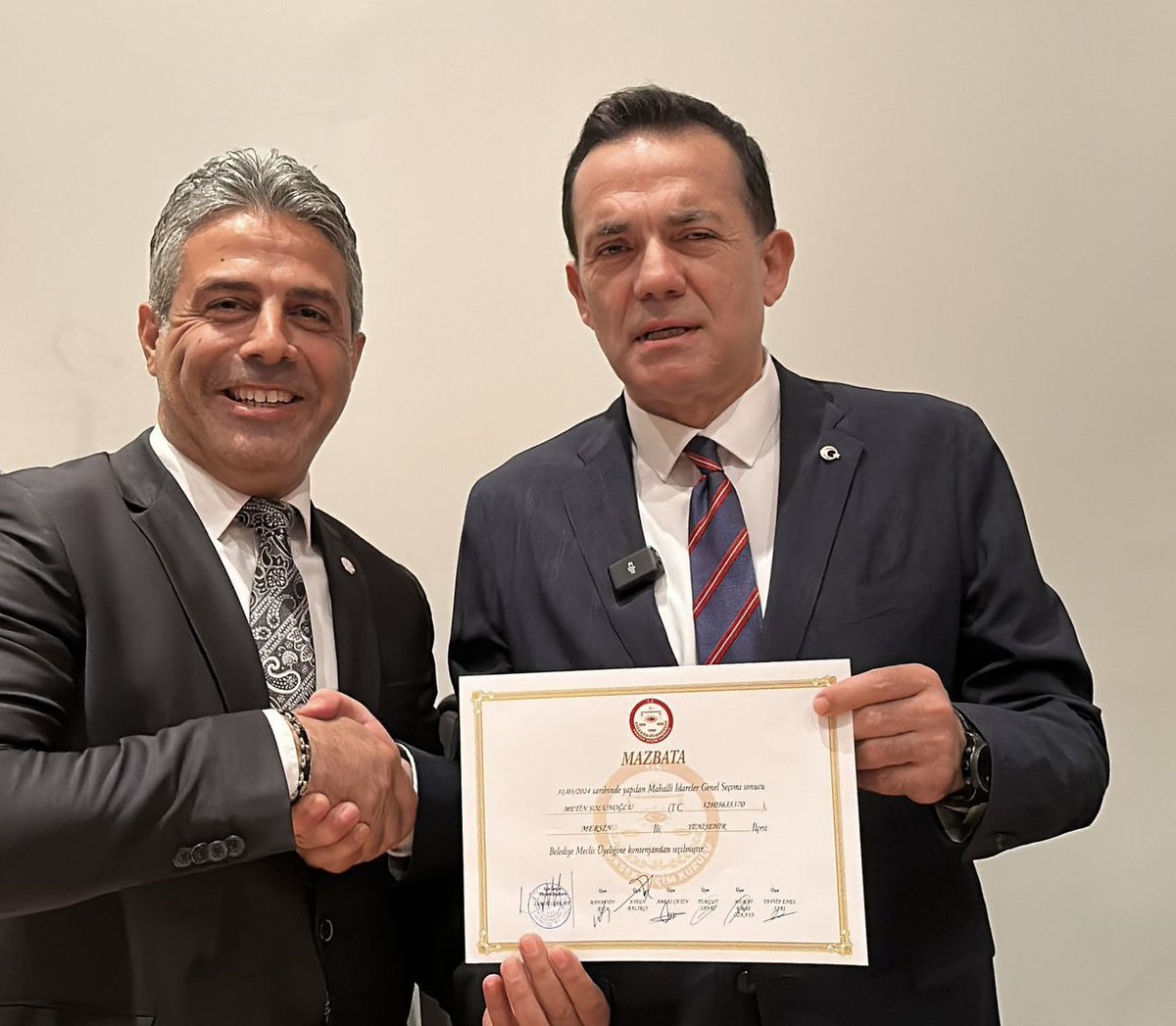 MSolunoglu's tweet photo. Yenişehir  #meclis üyesi olarak #Mazbatatamızı Aldık  #Başta Yenişehir belediye başkanım sayın 
#ABDULLAHÖZYİĞİT olmak üzere #emeği geçen herkese çok,
Teşekkür #ediyorum ve #BAŞKANIM sizinle bir 5 yıl daha çalışmak benim için #ONUR ve #GURURDUR,
🙏 https://t.co/0eTIEjfWyF