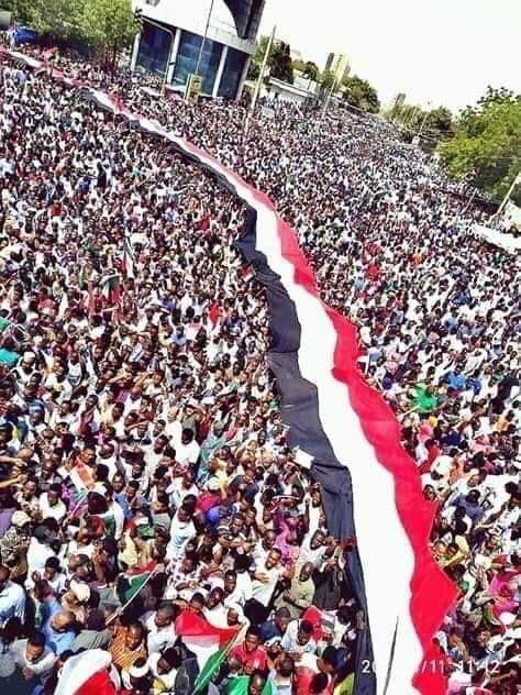 لن نتكئ ما لم هذا الوطن ينجم 🇸🇩
#مليونية6ابريل 
#السودانيون_يستحقون_السلام