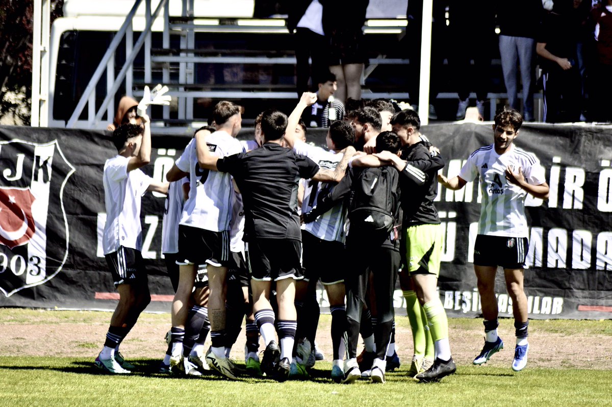 🙌🏻 Beşiktaş Artaş U19 Akademi Takımımızı Kayseri’de yalnız bırakmayan Büyük Beşiktaş taraftarına teşekkür ederiz. #GeleceğinKartalları 🦅