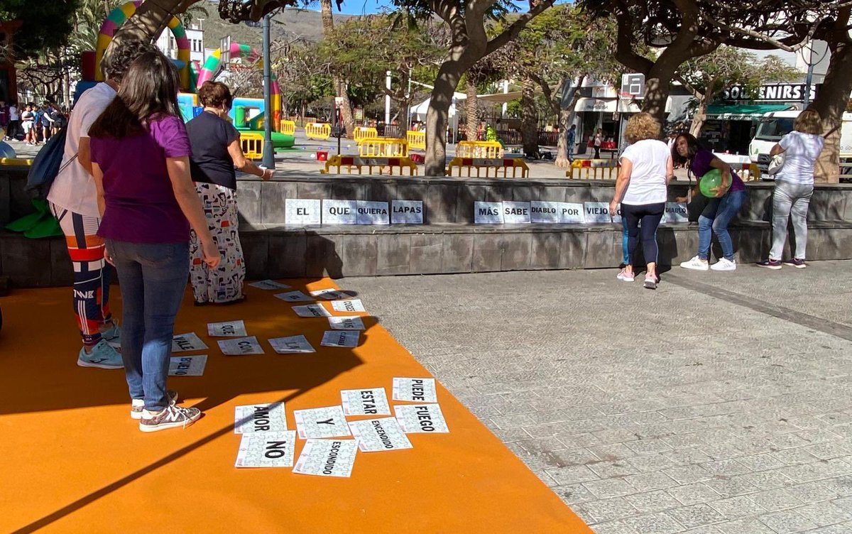 fademur's tweet photo. En #LaGomera ayer pasó algo bonito 🌄
Adolescentes y mayores #ConectandoEdades con #FADEMURCanarias 🫶
Nuestras actividades fueron parte de la III Feria de la #Salud organizada por @Ayto_SS_Gomera
👵🏻🧒🏼 Y cuando conectaron saltó la chispa …
1/2 🧵 https://t.co/GbQ9XUHkBB