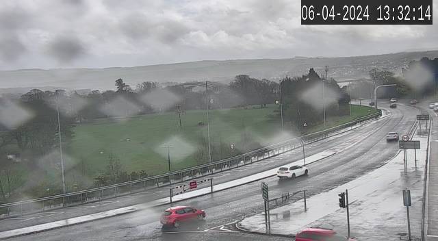 PaulM268's tweet photo. @TrafficwatchNI some confusion around the "Foyle Bridge closed to ALL vehicles" update on your website, but traffic still accessing it.. https://t.co/XjFriq6XYE