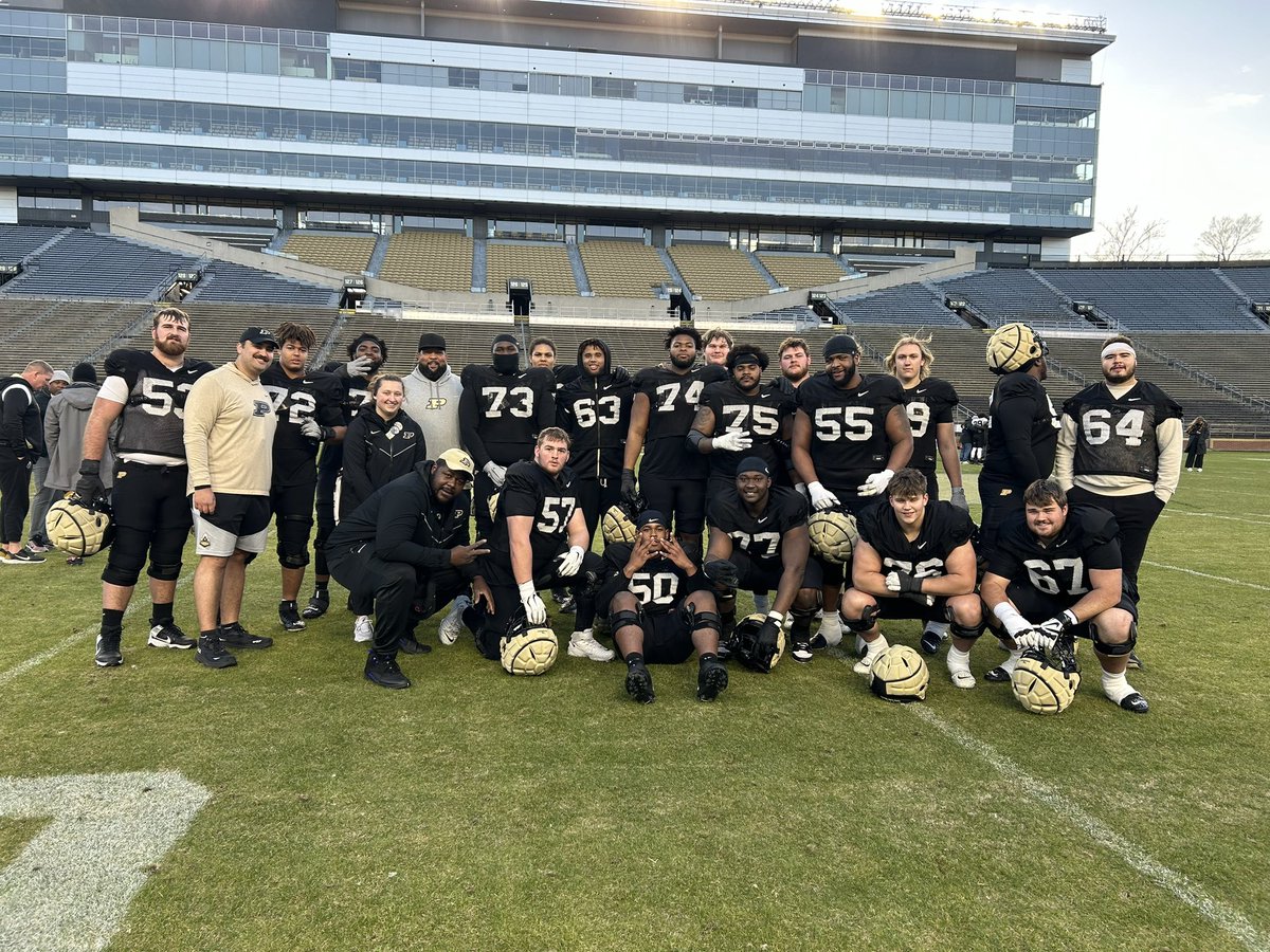 It’s was gr8 to have old team mate @DPENN70 14yr NFL Vet, 3XPro Bowler, and NFL Record holder for TD’s as an OL to come speak knowledge and give wisdom on what it takes to be a successful NFL OL. Thanks my guy #BolierUp #HammerDown #MTMW