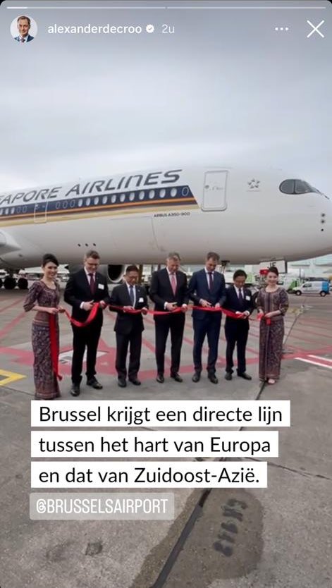 Vorige week zag hij nog geen toekomst voor de luchthaven, nu knipt hij er lintjes. Je zal de premier werkelijk nooit op een consequente houding kunnen betrappen.