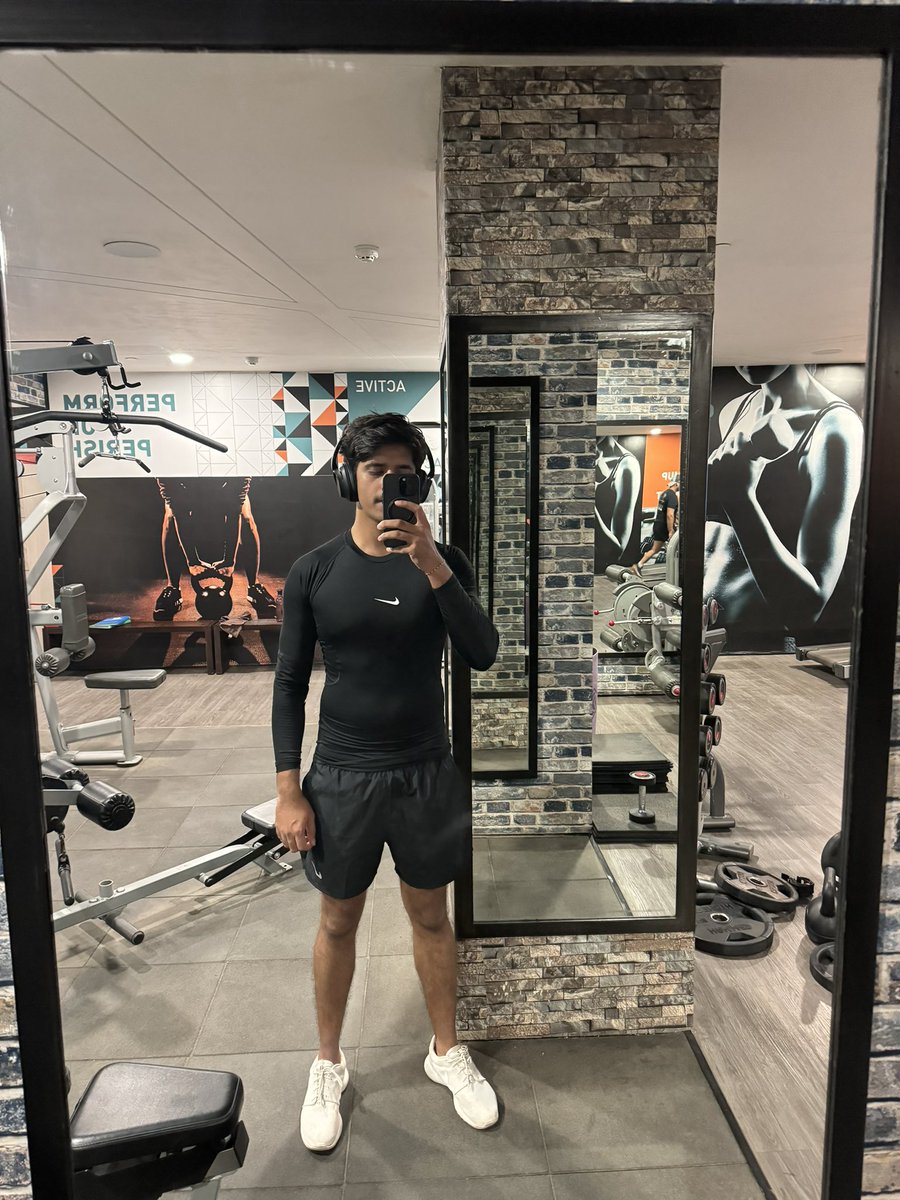 Workout chalu hai, friends. Stopped posting here because it was more destructive than constructive. New gym apparel has been bought. Has helped increase confidence. Goal is to get my body in its most athletic shape ever. Mental health is getting better.