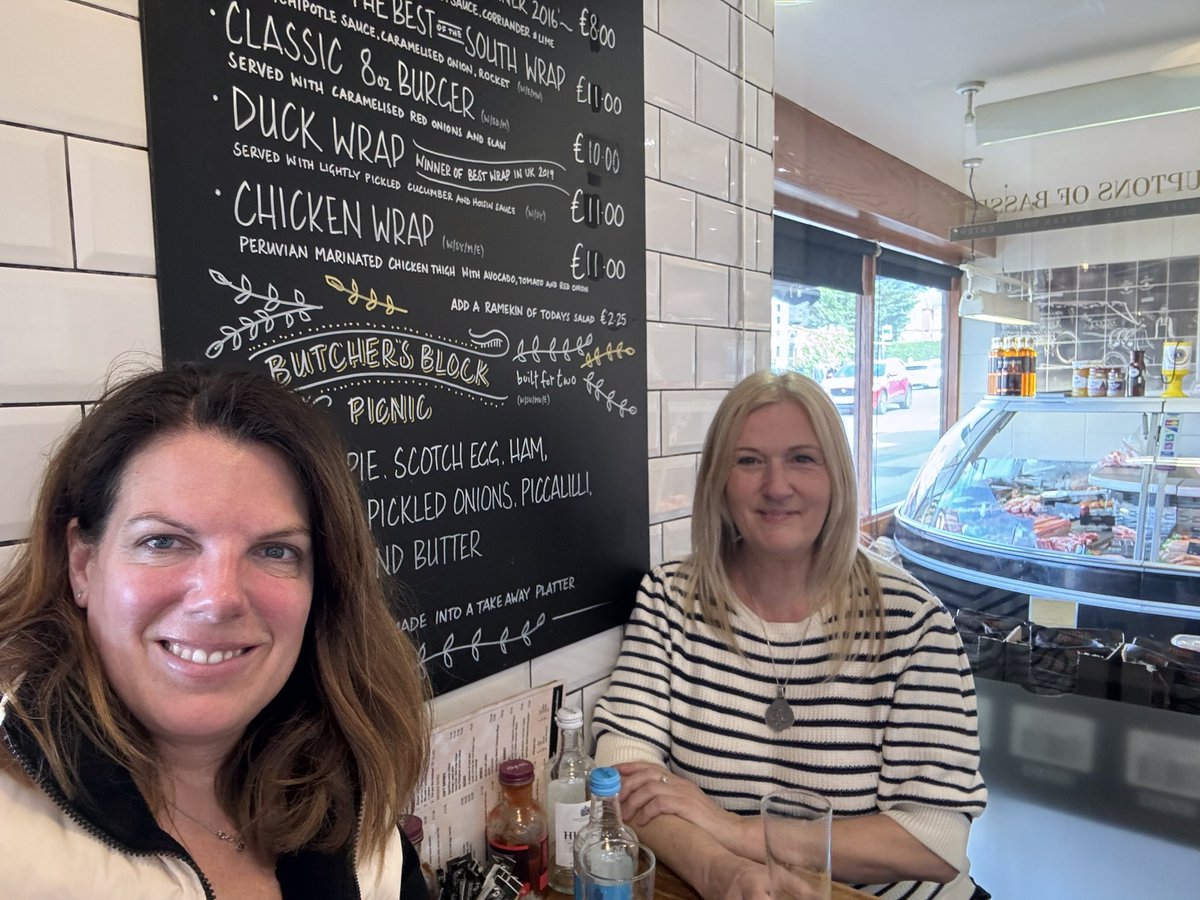 Great to pop in to @UptonsButchers for a quick coffee with Bassett Conservative candidate Amanda Guest this lunchtime