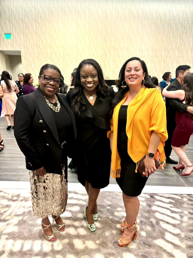 So much fun with so many to celebrate @SHABE_bilESL Teachers of the Year! Special thanks to #myAldine principals and leaders for supporting!