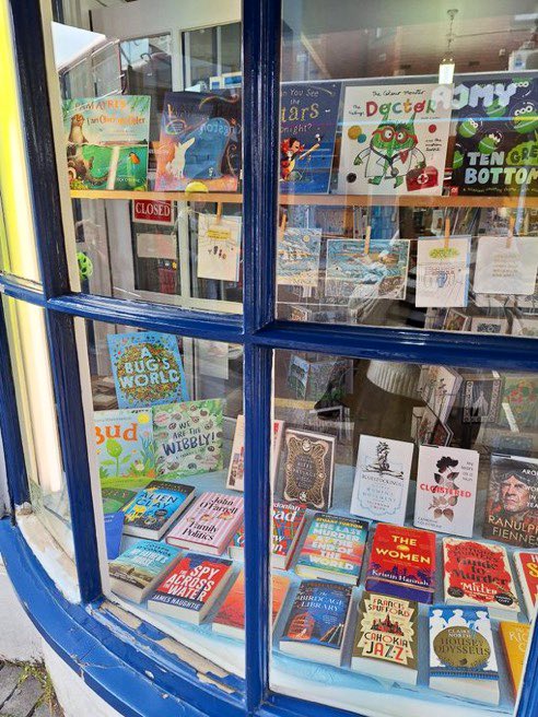 WE ARE THE WIBBLY floating about in the window @RegencyBookshop Thank you for having us! 🐸🐸🐸 Thank you 📸 @mariesadulak