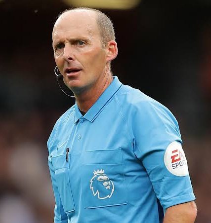 Mike Dean: 'I don't think it's a penalty. It was a very soft one and a surprise decision.' Robbed.