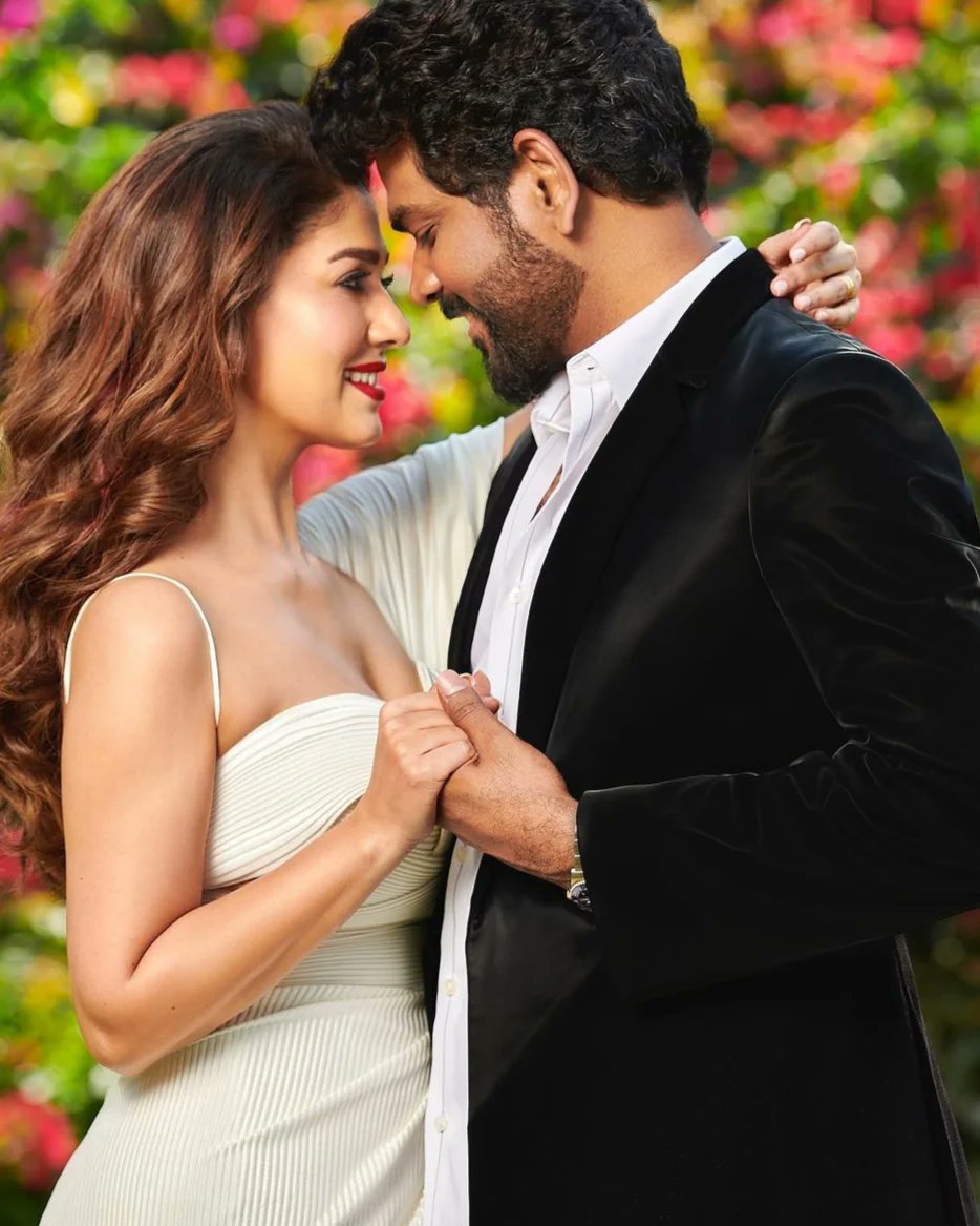 Nayan_Universal's tweet photo. #HELLOCover: Like yin and yang or two sides of the same coin,Nayanthara and Vignesh are an unstoppable power couple.Three months into filming together, Nayanthara and Vignesh knew that they were meant for one another.Andsince then,marriage andparenthoodhaveonlyenrichedtheir bo https://t.co/FvELldLUgC