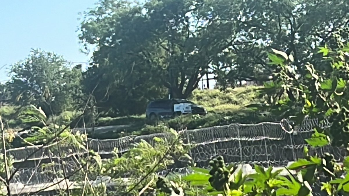 The Matamoros encampment where asylum seekers continue to live for 5-7 months as they wait for their CBPOne appt. Also, you see an unmarked van where TX Ntl Guard & Border Patrol are stationed across from the Matamoros camp on the U.S. side. Unmarked vans are new to our region.