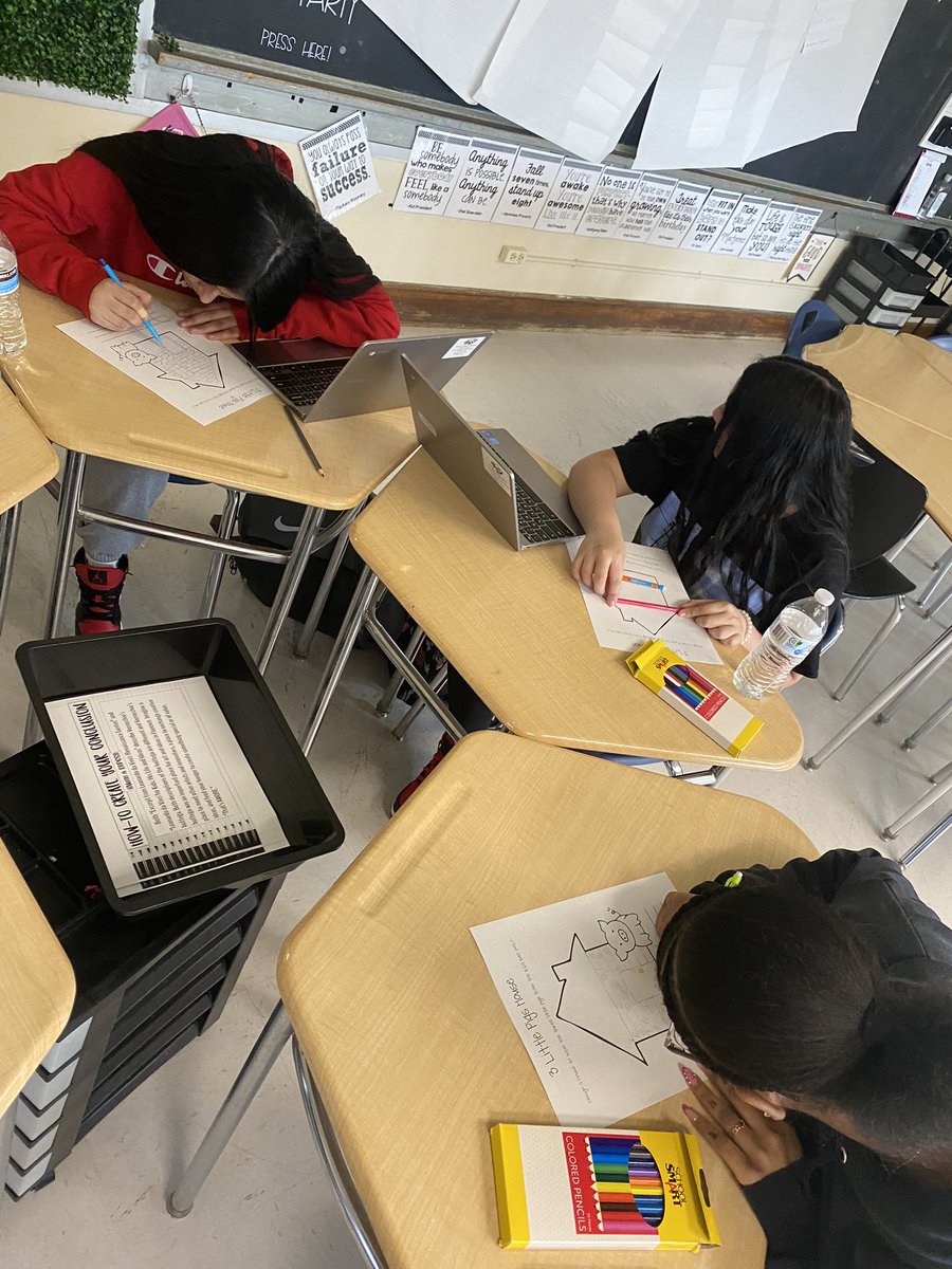 wELLcometoENL's tweet photo. ENL Family Night was a success! Our JFK students worked hard to help prepare the activity stations and model examples for all the younger ELLs! 🌎 ✏️ 🎶 #WeAreBethpage @JFK_Bethpage @lucchesi_lisa @enl_zito @MrsMevoBethpage https://t.co/8LWCLJbIi6