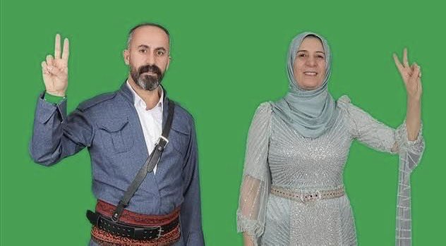 Saray Belediye Eş Başkanları Filiz Öztürk ve Davut Acar, Saray İlçe Seçim Kuruluna giderek mazbatasını aldı.
