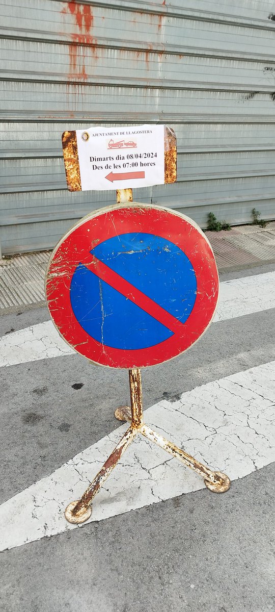 acaste9's tweet photo. @skcat @llagosteraldia @PLllagostera Al Ricard Casademont també hi ha el mateix dilema. https://t.co/2e48J2Kjnv