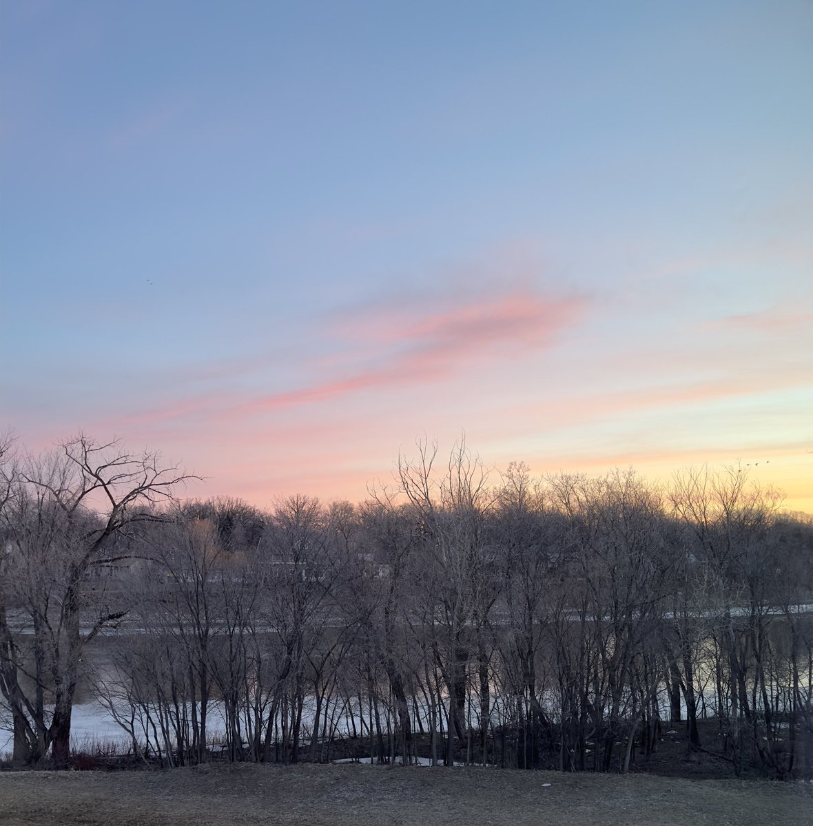 rgranke's tweet photo. A #springsunrise https://t.co/maRgUE4hqm