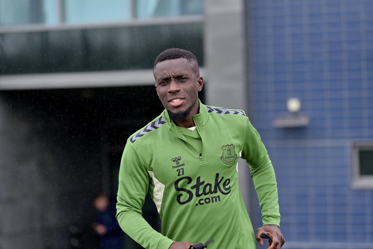 Everton are without both Amadou Onana and Idrissa Gana-Gueye for todays fixture against Burnley due to an injury and personal reasons respectively 🔵