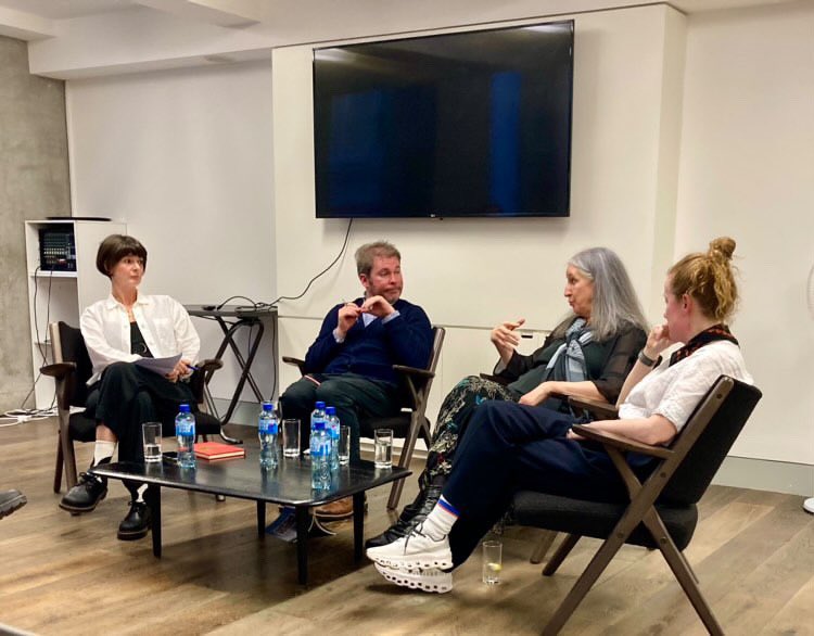 A really crunchy conversation was had last night @themacbelfast #someonedecideshawkordove Thanks to the brilliant @juliemoiaussi <a href="/ssexton02/">Stephen Sexton</a> #caitrionacrowe  @hughmulholland for bringing it!🔥 Last two days of ‘someone decides, hawk or dove’ themaclive.com/exhibition/nia…
Do swing by