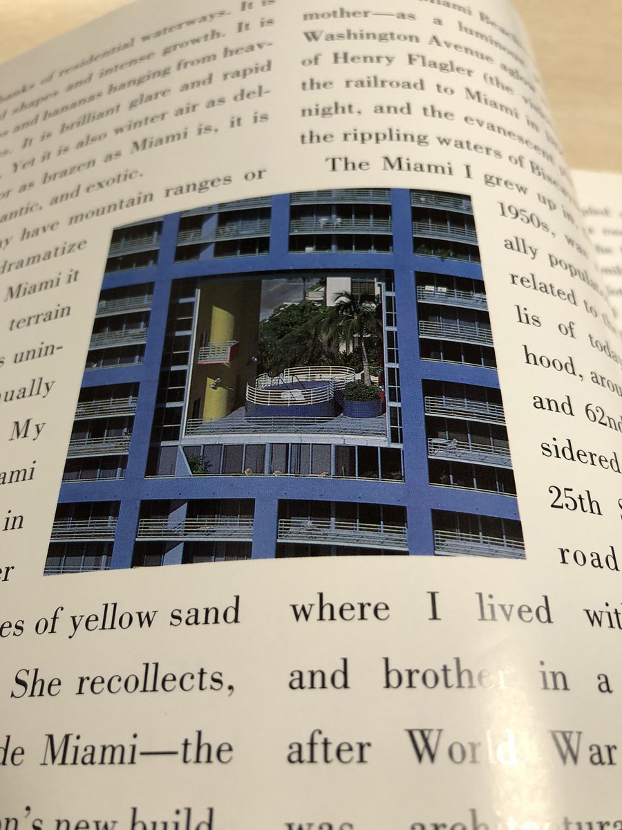 ram_yn's tweet image. この前各国を紹介する洋書をいっぱい買ってきて、それのマイアミ版を見てたら、bl00dwaveのdistanceのジャケが出てきてビックリ。