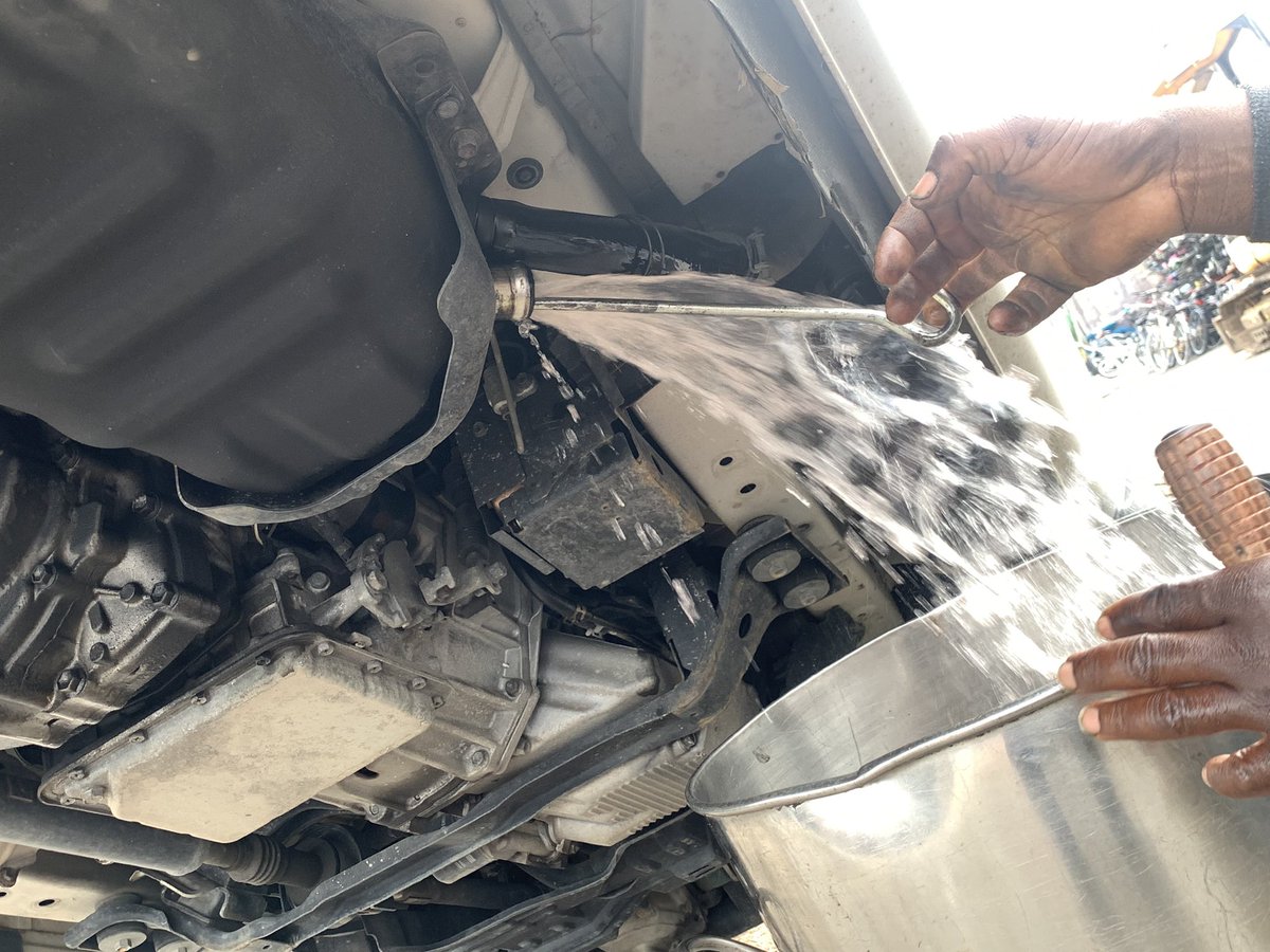 輸出バイヤー！ガソリンの、抜き方凄い！