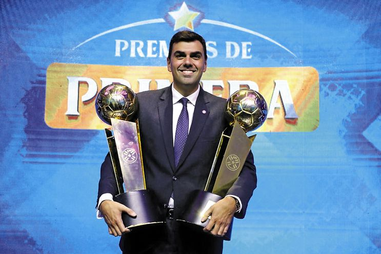 delpynews's tweet photo. ▶️ ¿INOCENTE? | 🤔

Pericia del celular del denunciante, Édgar Troche, en el Tribunal de Arbitraje Deportivo (TAS) arrojaría un resultado favorable para Marco Trovato, expresidente de Olimpia. 😱

📲 El contenido de la base de datos de WhatsApp habría sido manipulada al reinstalar la base de datos en un tercer teléfono, informó el especialista en derecho deportivo, @mbeesellares.