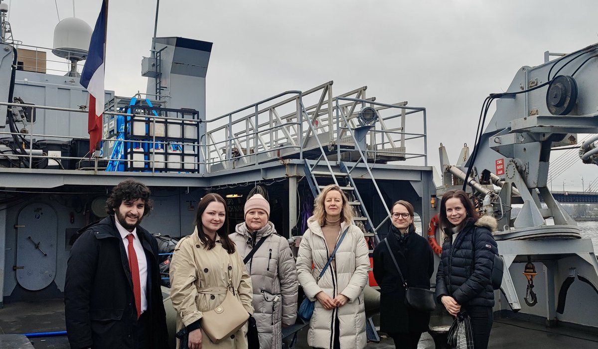 Escale du BEGM THETIS @MarineNationale à Riga: une manifestation de la coopération entre les marines 🇫🇷&🇱🇻 en matière de détection des mines. Dans la continuité des célébrations des 20 ans de la 🇱🇻 au sein de l’#OTAN, cette escale démontre la profondeur des liens entre les alliés