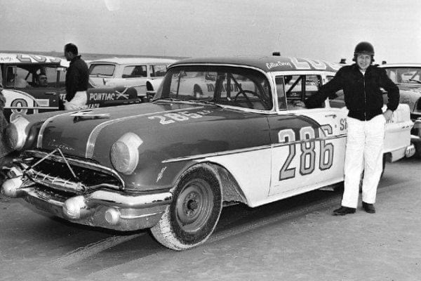 Cotton Owens with his ’56 Pontiac on the sand at Daytona Beach 😍
 #nascar #vintagenascar #nascarthrowback #nascarracing #motorsports #nascarhistory